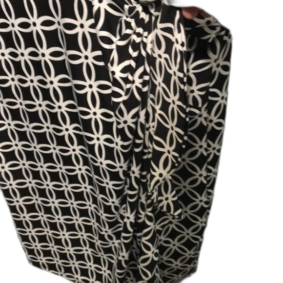 Chainlink Pattern Ruched Front 3/4 Sleeve Dress - Picture 3 of 6